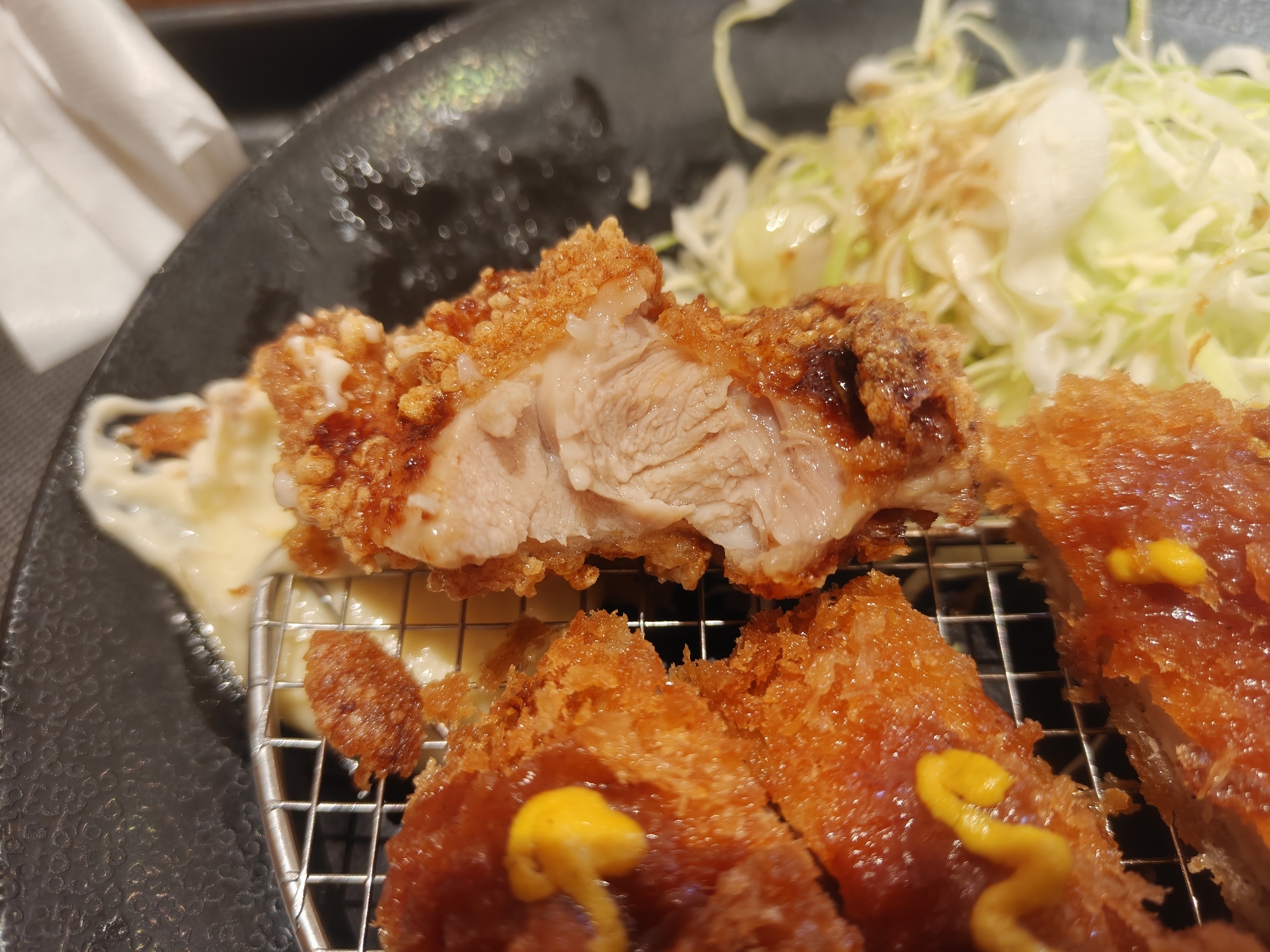 2026年6月 期間限定 松のや 大判唐揚げ 実食レビュー 大判唐揚げ断面図