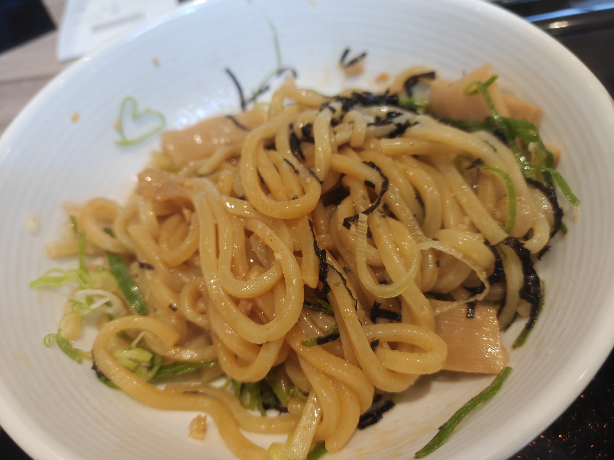 吉野家 油そば まずい？美味しい？口コミ・実食レビュー・カロリーまとめ よく混ぜた状態