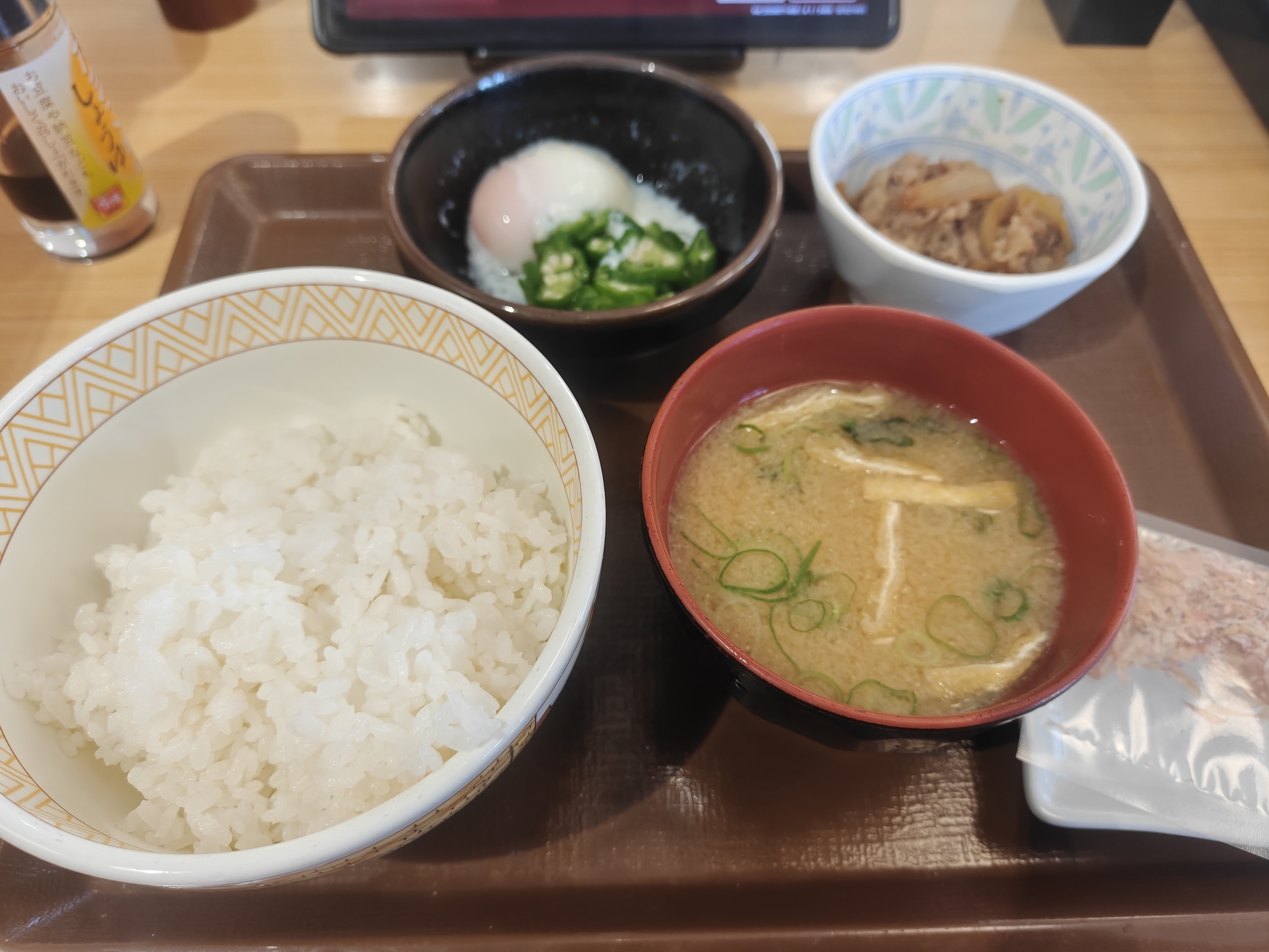 すき家 まぜのっけ朝食 まずい？美味しい？口コミ・実食レビュー・カロリーまとめ【2026年7月】 牛まぜのっけ朝食 全体