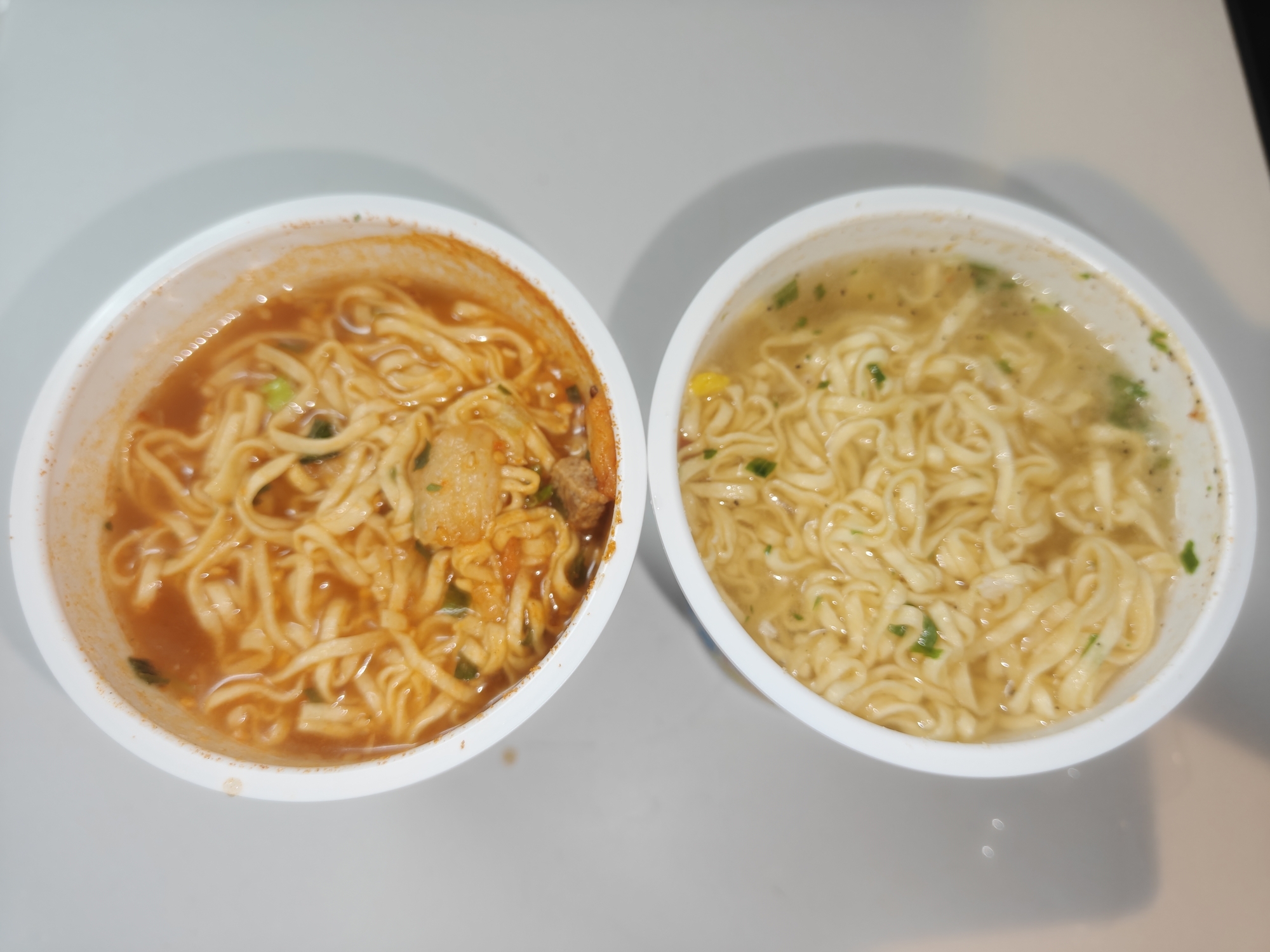 日清 冷しカップヌードル まずい？美味しい？口コミ・実食レビュー・どこで買えるかまとめ ピリ辛キムチ味 鶏塩レモン味 完成画像