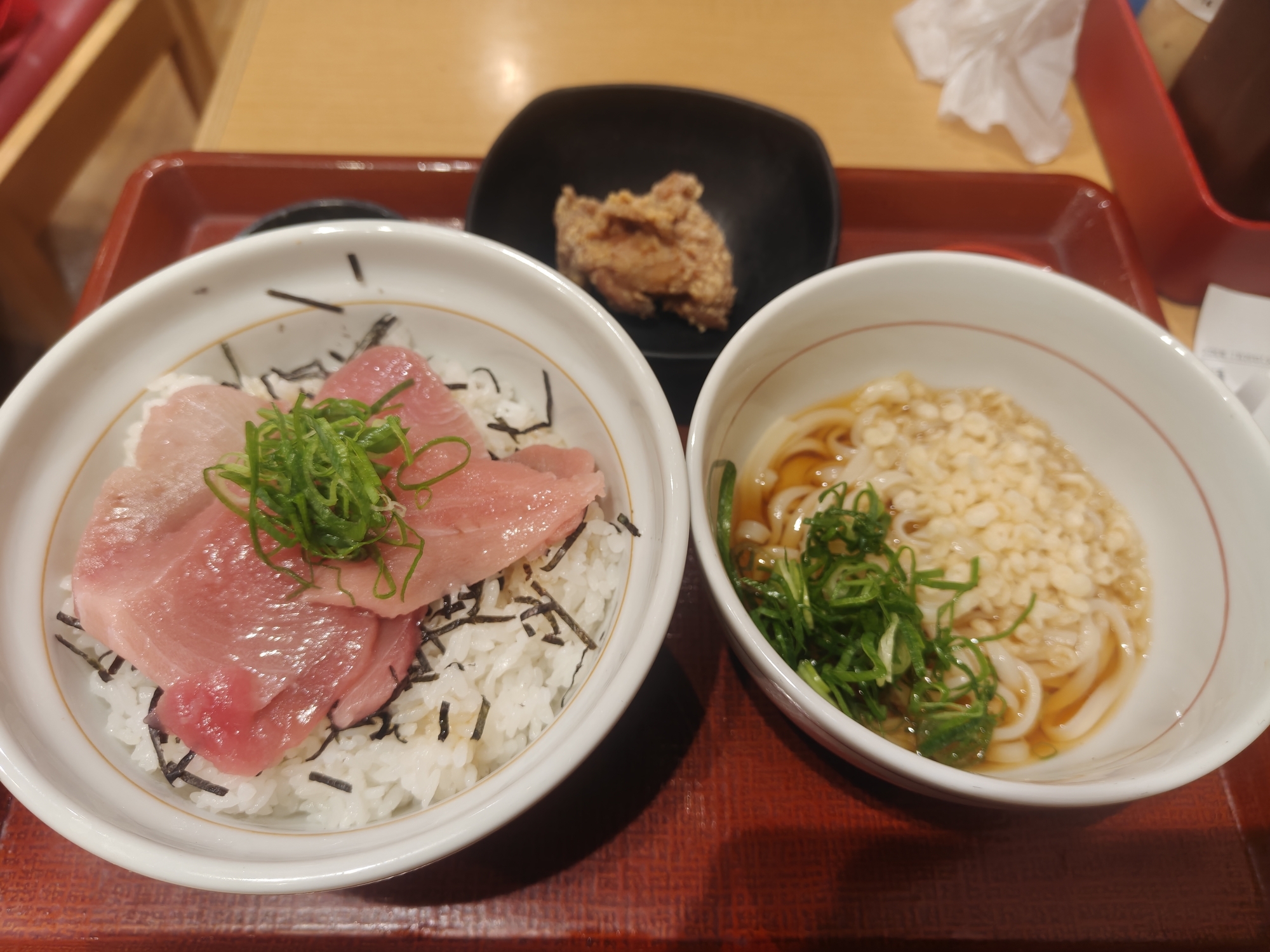 なか卯 南まぐろ中とろ入り鉄火丼 まずい?美味しい?口コミ・実食レビュー・カロリーまとめ セット実物画像