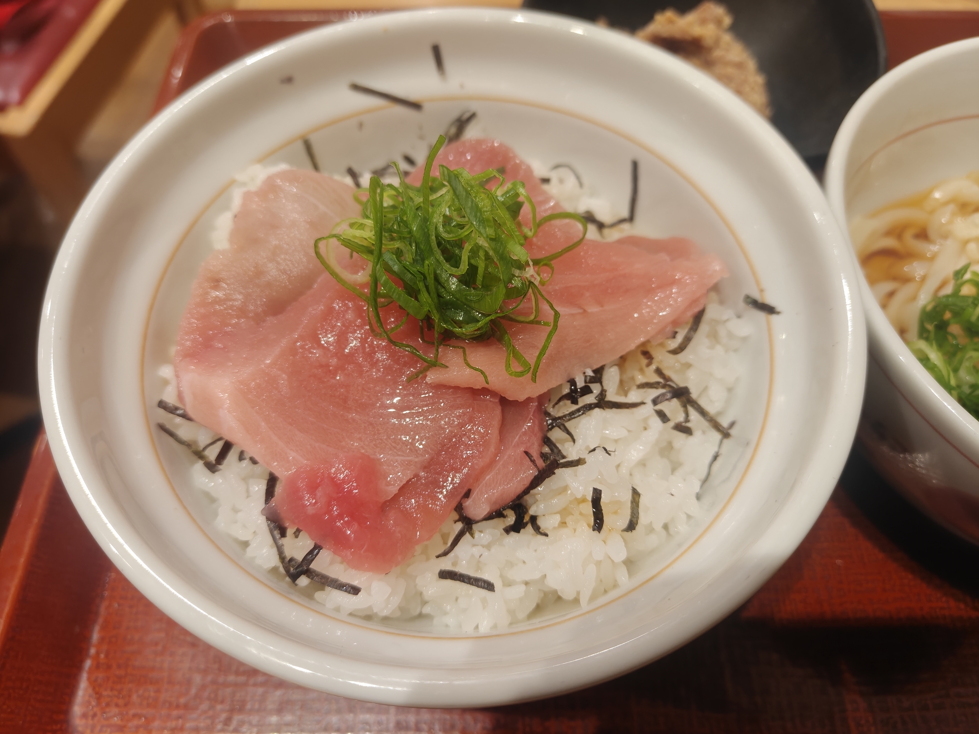 なか卯 南まぐろ中とろ入り鉄火丼 まずい?美味しい?口コミ・実食レビュー・カロリーまとめ 鉄火丼拡大