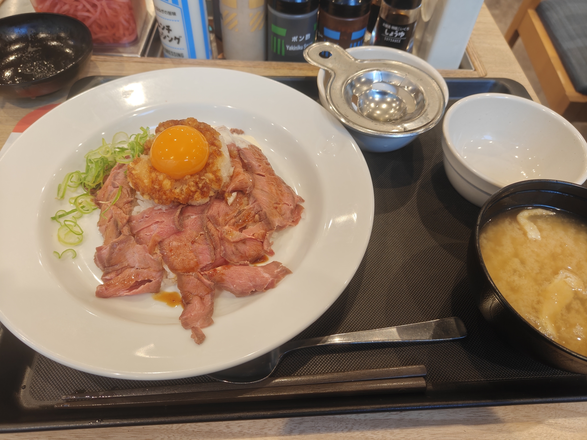 松屋オリジナルソースローストビーフ まずい？美味しい？口コミ・実食レビュー・カロリーまとめ 実物画像全体