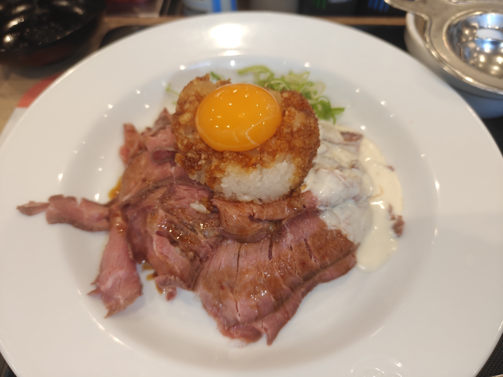 松屋オリジナルソースローストビーフ まずい？美味しい？口コミ・実食レビュー・カロリーまとめ 実物画像 2種のソース