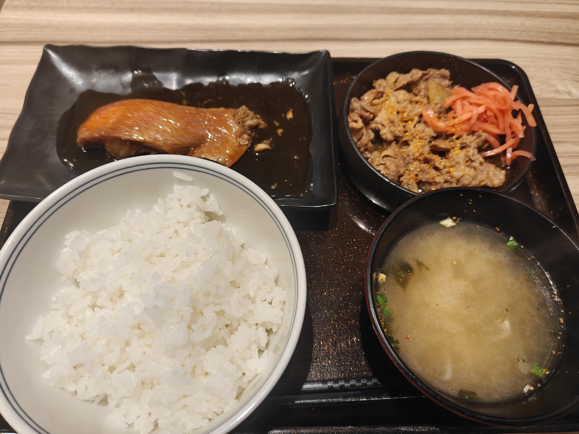 吉野家 金目鯛の煮付け まずい?美味しい?口コミ・実食レビュー・カロリーまとめ 牛金目鯛の煮付け定食