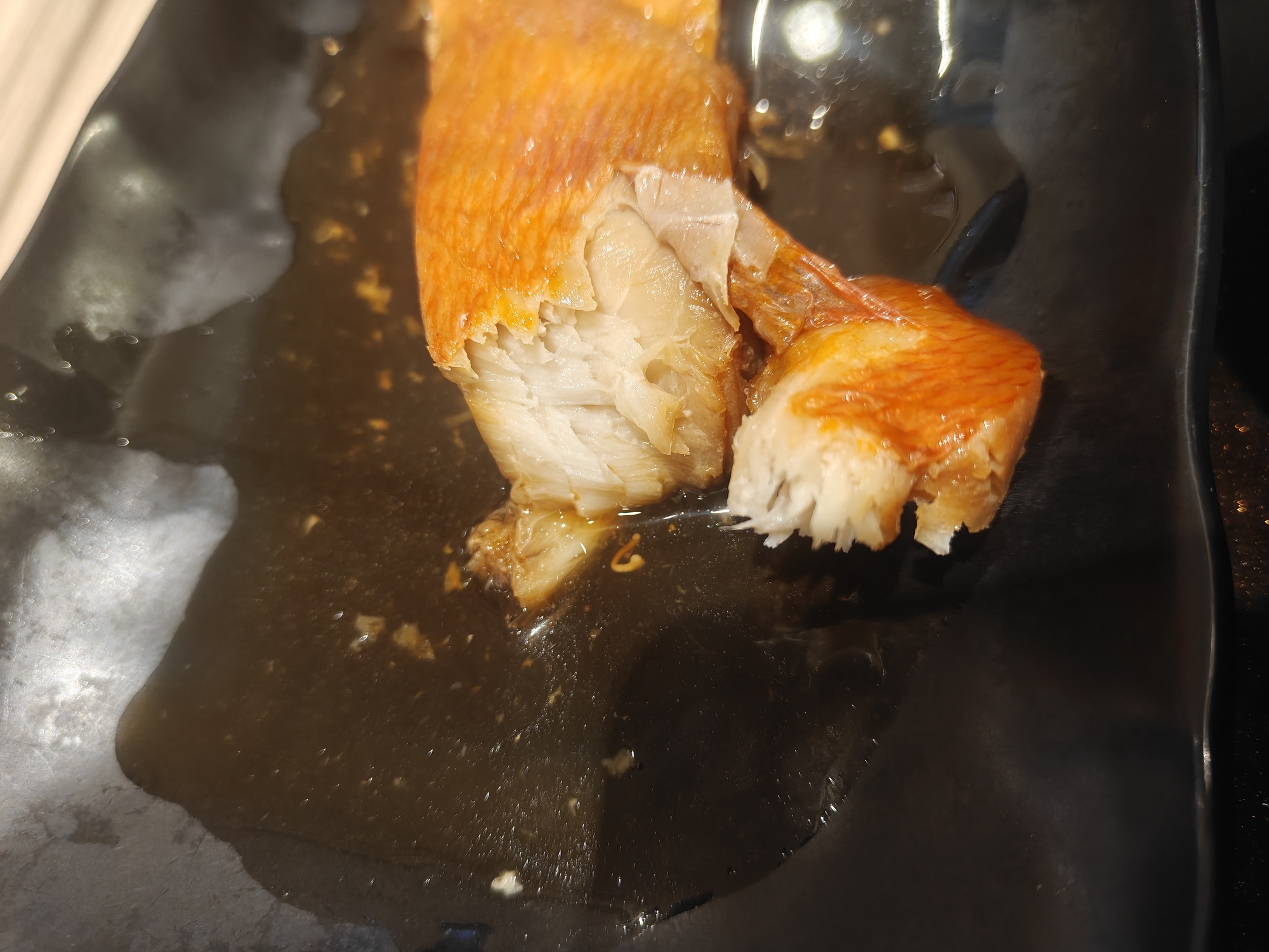 吉野家 金目鯛の煮付け まずい?美味しい?口コミ・実食レビュー・カロリーまとめ 金目鯛断面