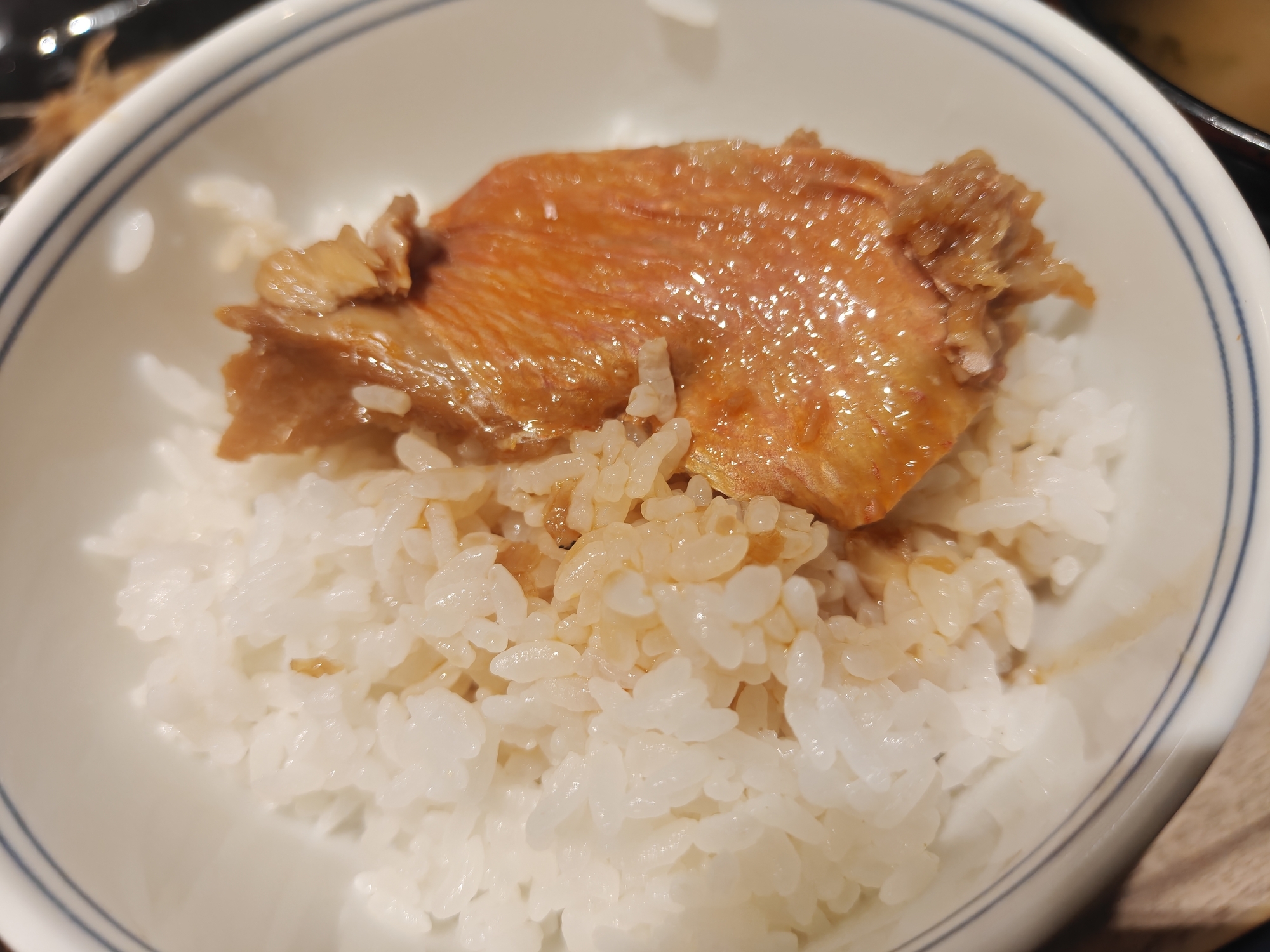 吉野家 金目鯛の煮付け まずい?美味しい?口コミ・実食レビュー・カロリーまとめ 金目鯛ぶっかけ飯