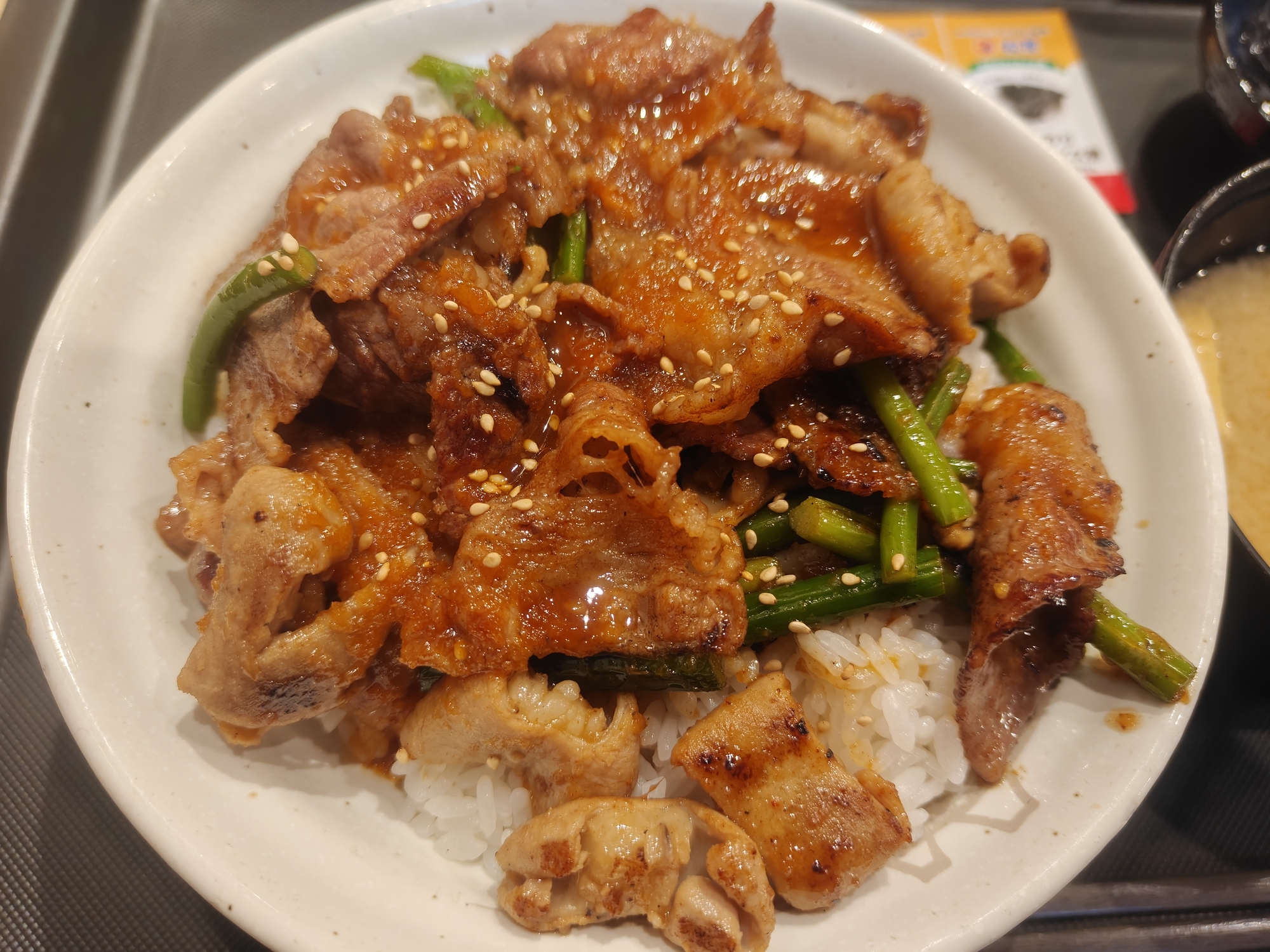 松屋 牛カルビホルモン丼 まずい?美味しい?口コミ・実食レビュー・カロリー 実写拡大