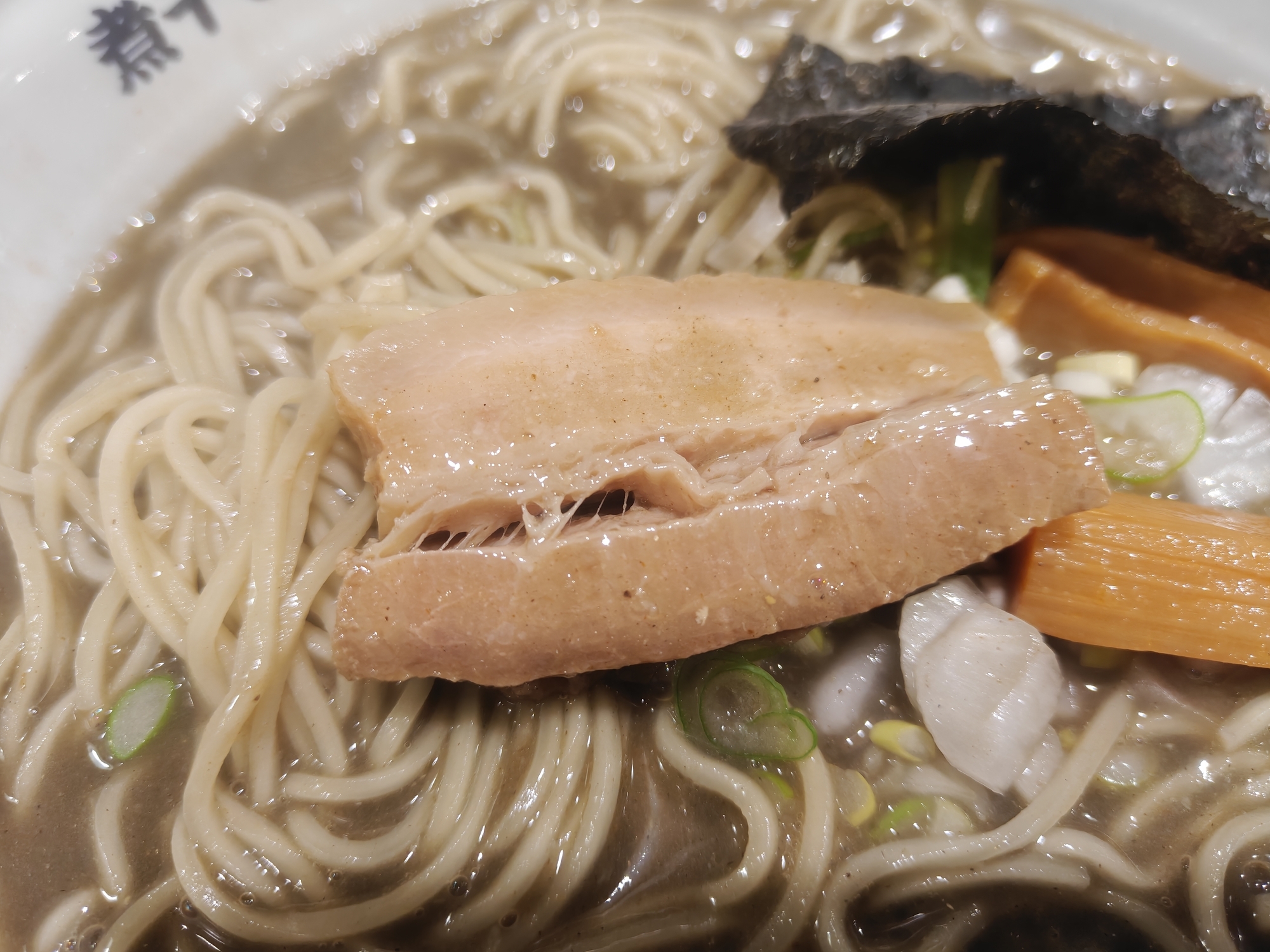 煮干しラーメン山岡家 まずい?美味しい?口コミ・実食レビュー【2026年8月】 極濃煮干し豚骨ラーメン チャーシュー&細麺