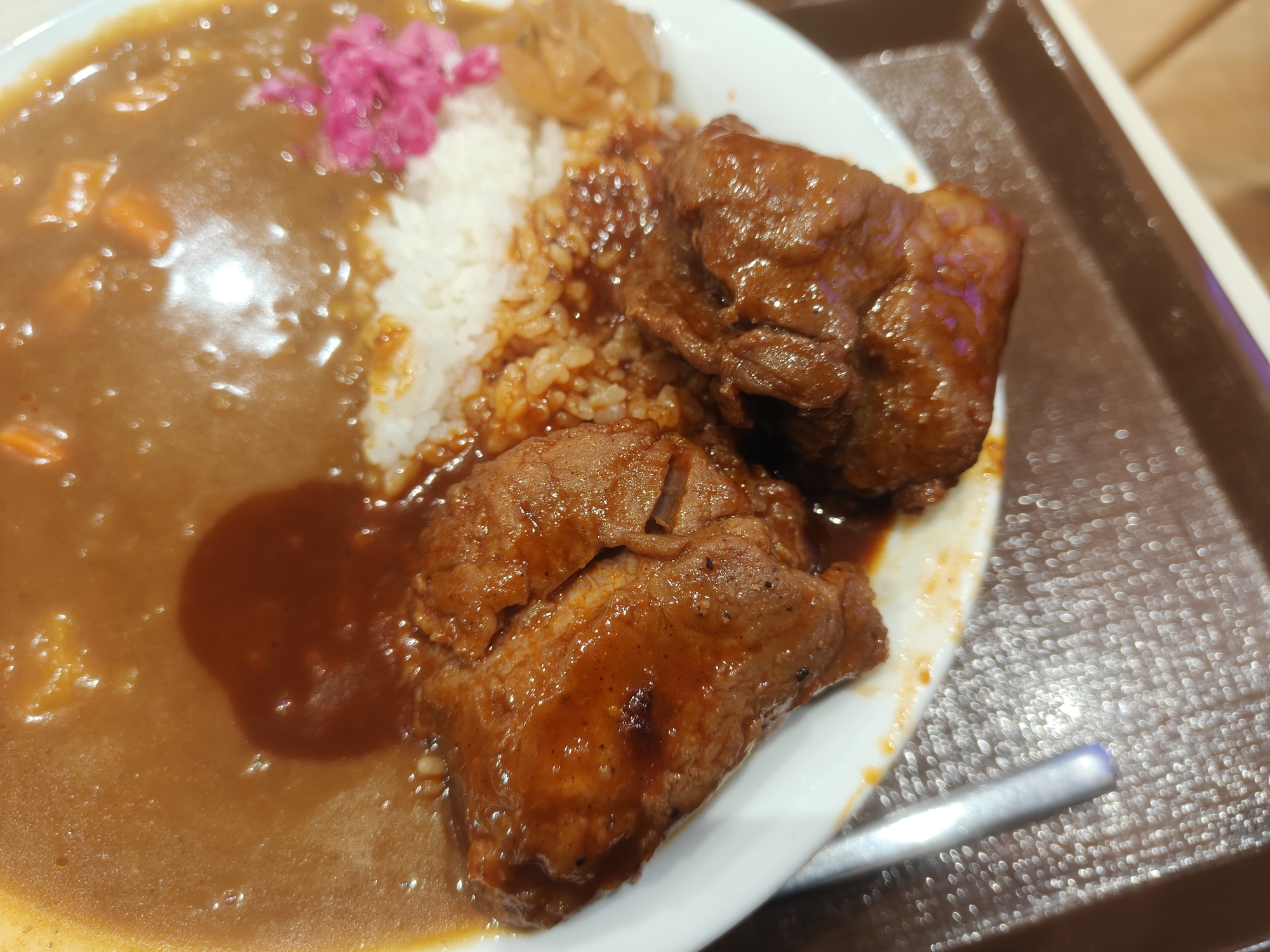 すき家 ポークロックカレー まずい？美味しい？口コミ・実食レビュー ポークロック拡大