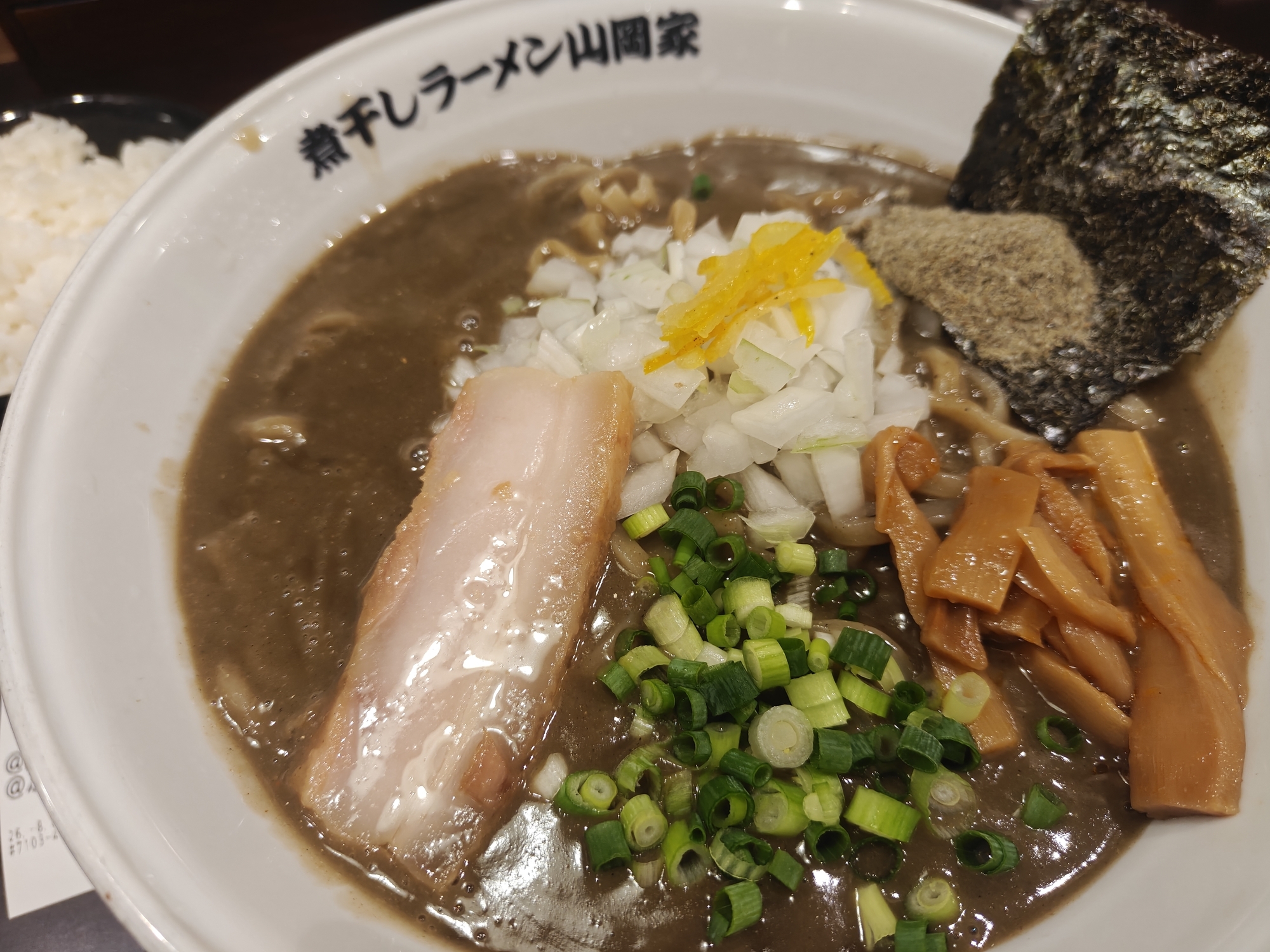 煮干しラーメン山岡家 まずい?美味しい?口コミ・実食レビュー【2026年8月】 鬼煮干しラーメン