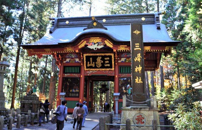 三峰神社の入り口