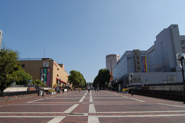 多摩センター駅前
