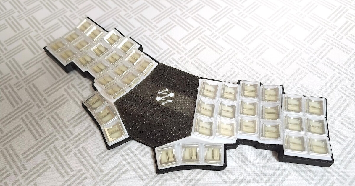 Geulpan42ULP｜薄型3D設計が光る自作エルゴノミックキーボード｜本体画像