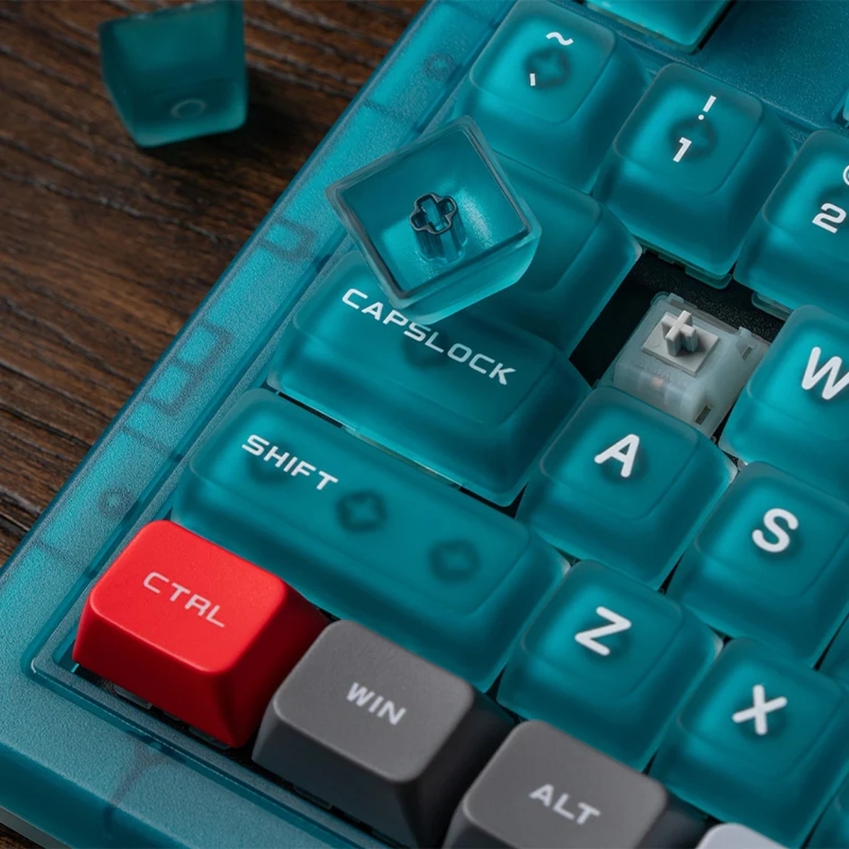 8BitDo Retro87 メカニカルキーボードNINTENDO64 30th 8BitDo Retro 87 Keyboard Clear Blue｜N64発売30周年を記念したクリア