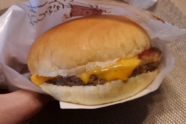 セブンイレブンのハンバーガー ほぼ一緒な気がする Vfrでツーリング たーさまの日記 セブンイレブンのハンバーガー ほぼ一緒な気がする Vfrでツーリング たーさまの日記