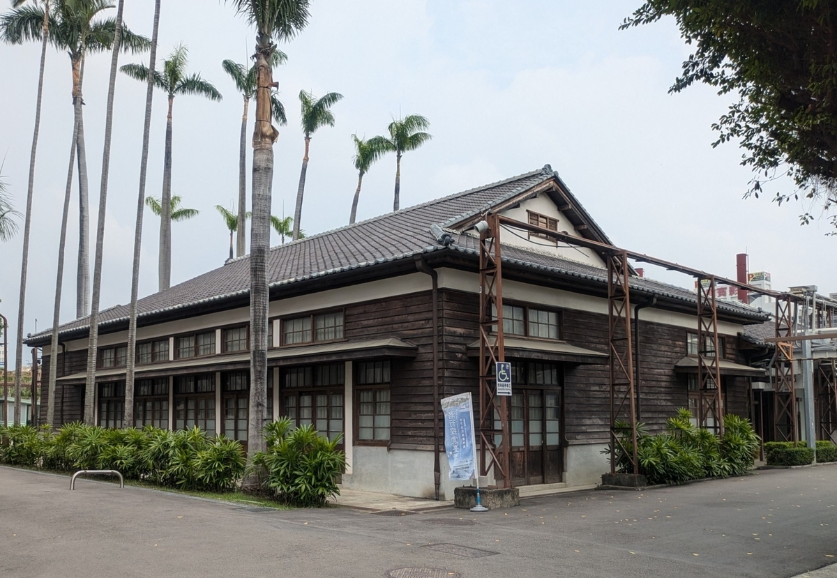 日本統治時代の雰囲気を色濃く残す建物外観。