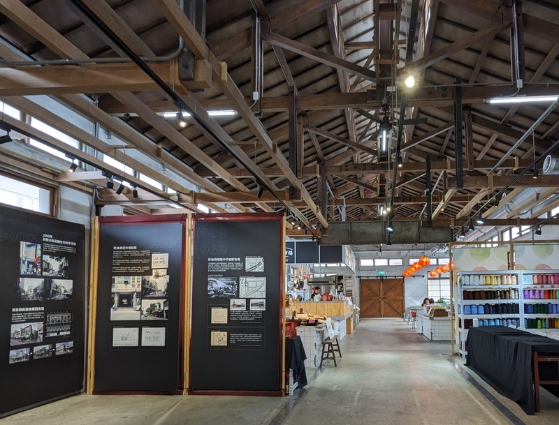 第四市場に設けられた歴史展示と工作体験ができるスペースの様子。