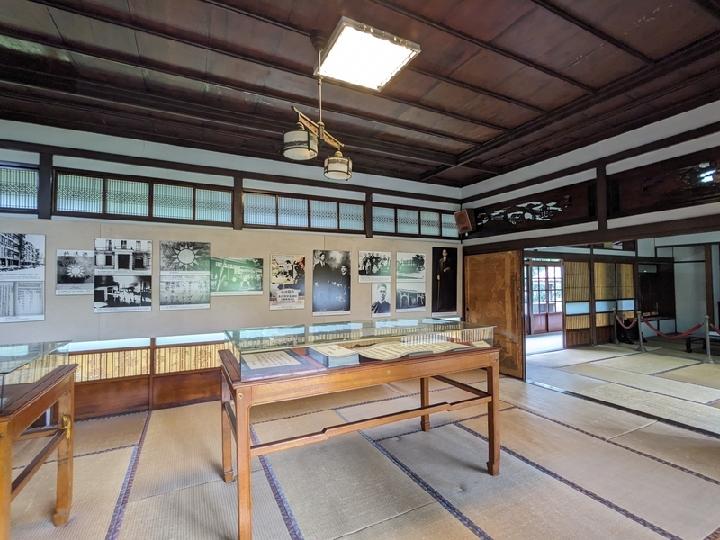 梅屋敷内部で行われている展示の様子。