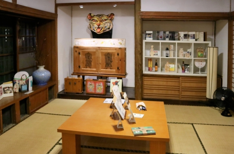 地元の展示 地元の展示コーナーに飾られた作品。虎のモチーフが印象的である。