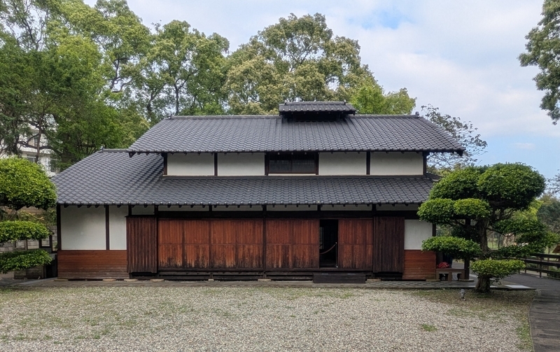 日本家屋の特徴が出ている側面外観。