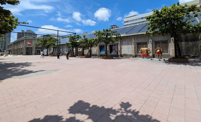 広場の開放感 演劇広場は開放感のあるスペースとして整備されている