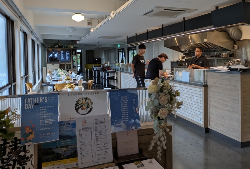 L字型の光復樓のもう一方のウイングはカフェレストランとして活用されている。
