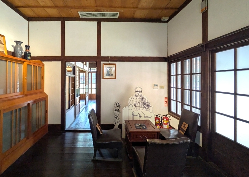 辛志平校長が当時どのように暮らしていたかを再現した展示。