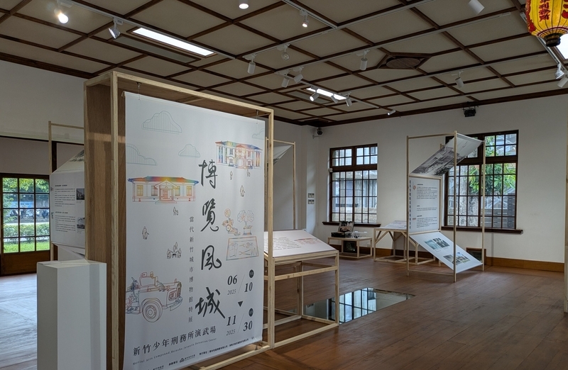 建物内部で行われている企画展の展示風景。