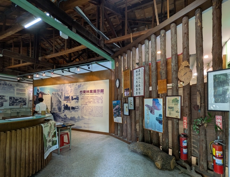 展示館入口部分に設置された展示コーナーの様子。
