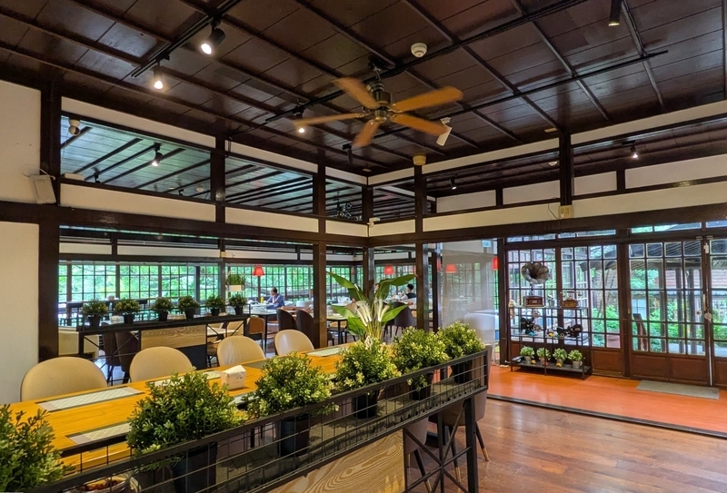 叉子咖啡 Fork Cafe（A棟）の広々とした明るい客席の様子。