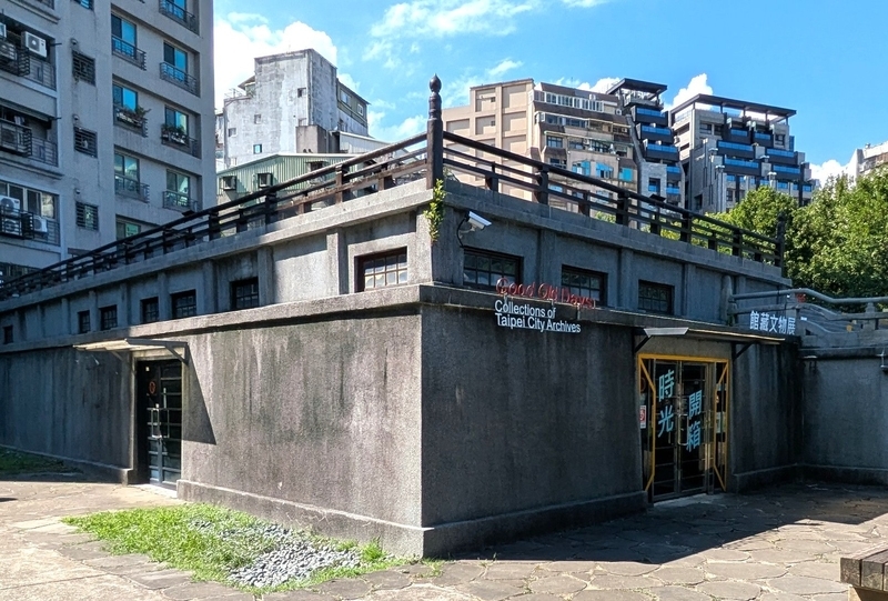樹心会館エリア内、本堂基壇部分の下部に位置する台北市立文献館。