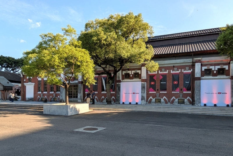 華山1914文創園区の西エリアにある樟脳工場リノベ【華山紅磚六合院