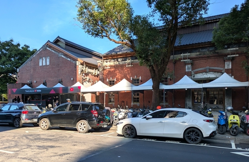 華山1914文創園区の西エリアにある樟脳工場リノベ【華山紅磚六合院