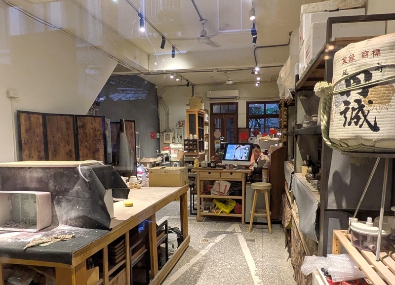 民藝埕1階にある陶器工作室の内部。
