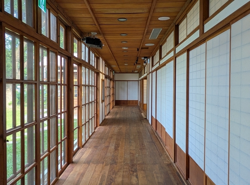 住宅の縁側の様子。