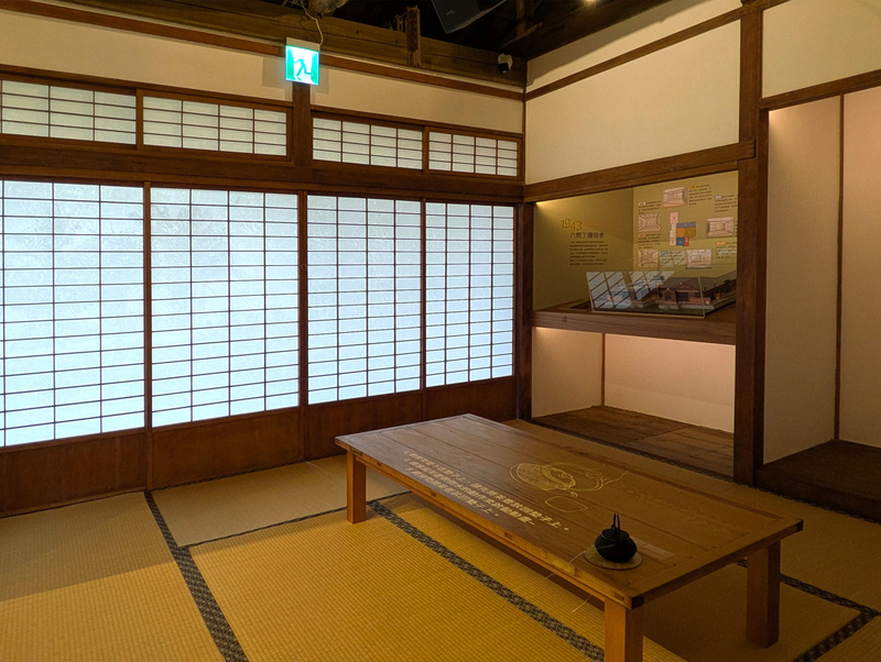 床の間を備えた畳の部屋が保存されている様子。