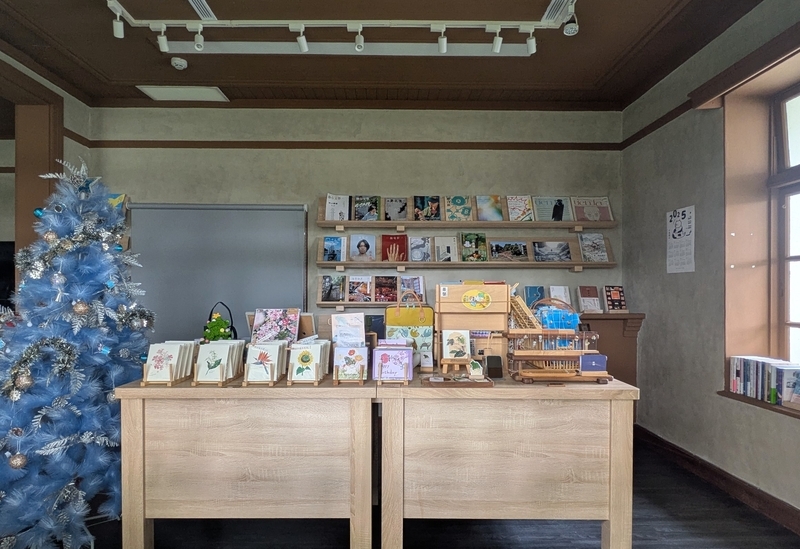 1階の書店コーナーの様子。