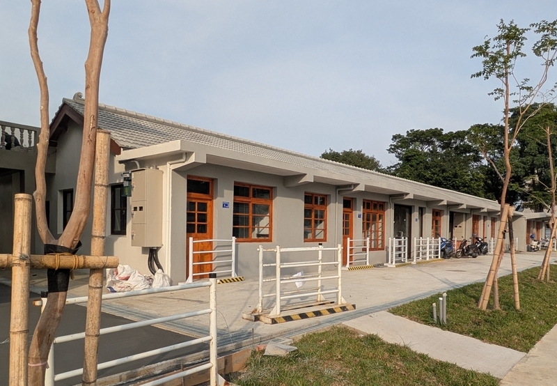 合群新村に残る複数の宿舎建物を活用したリノベーションの様子。