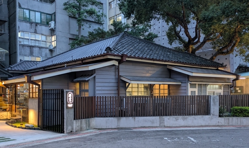 通り側から見た、輝室としてリノベーションされた日本家屋の外観。