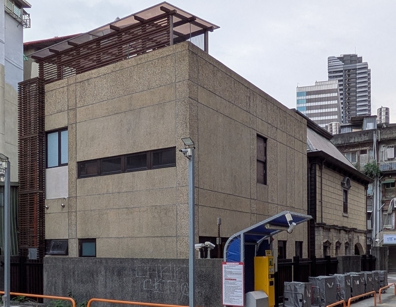 洋樓の背後に配置された附属施設の外観。