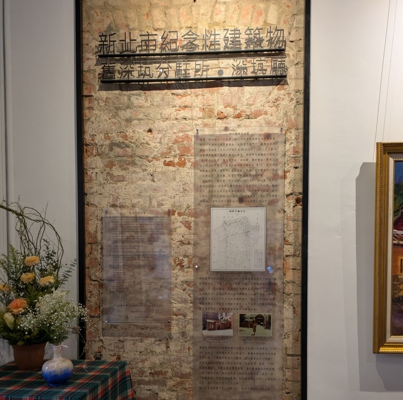 建物の歴史や背景を解説する展示の様子。