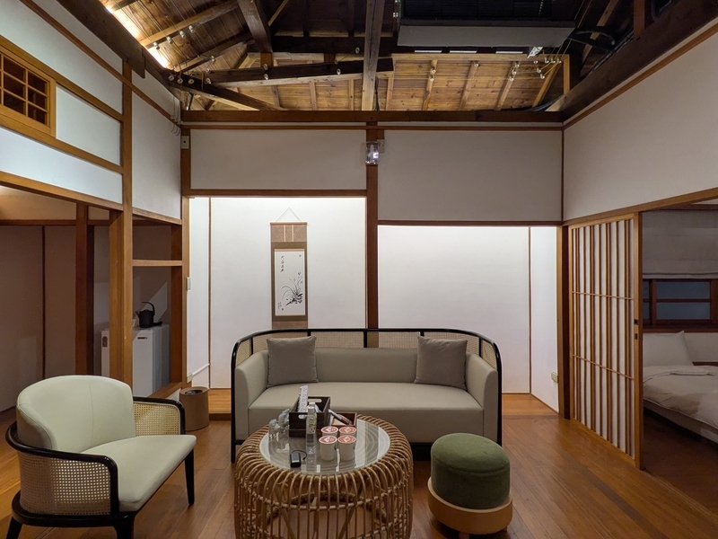 4号館の居間の様子。奥には床の間。