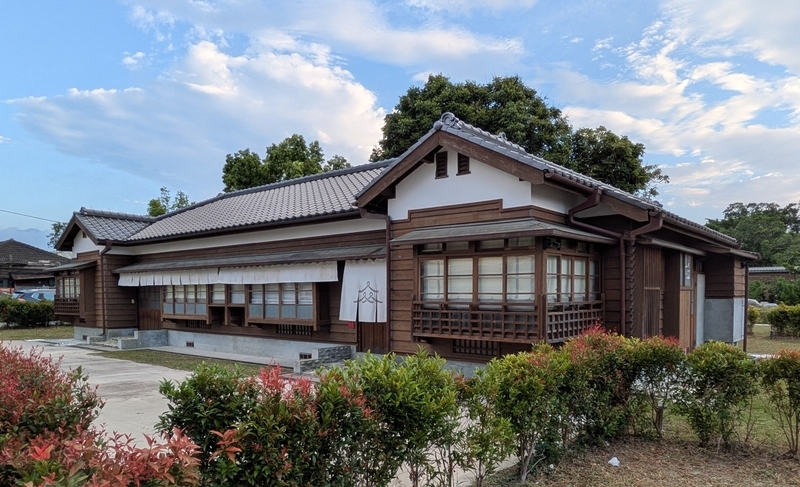 2戸一型の連棟家屋のリノベ。