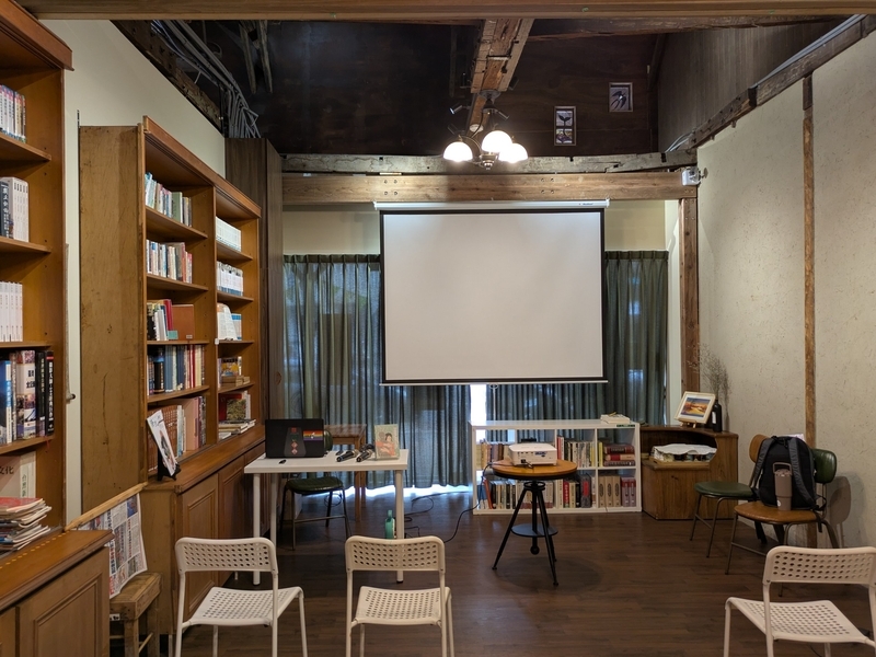 読書会や講座が行われるイベントコーナー。