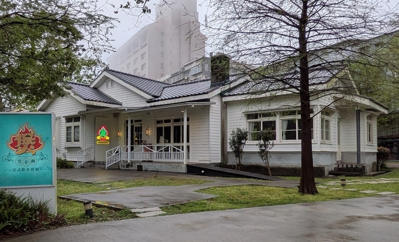 飲茶が楽しめる「優・築・興」。警察駐在所にもなったことがある。