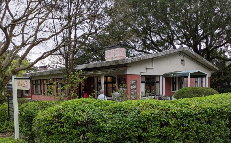 中央部にあるカフェ「亜尼克陽明山店」。