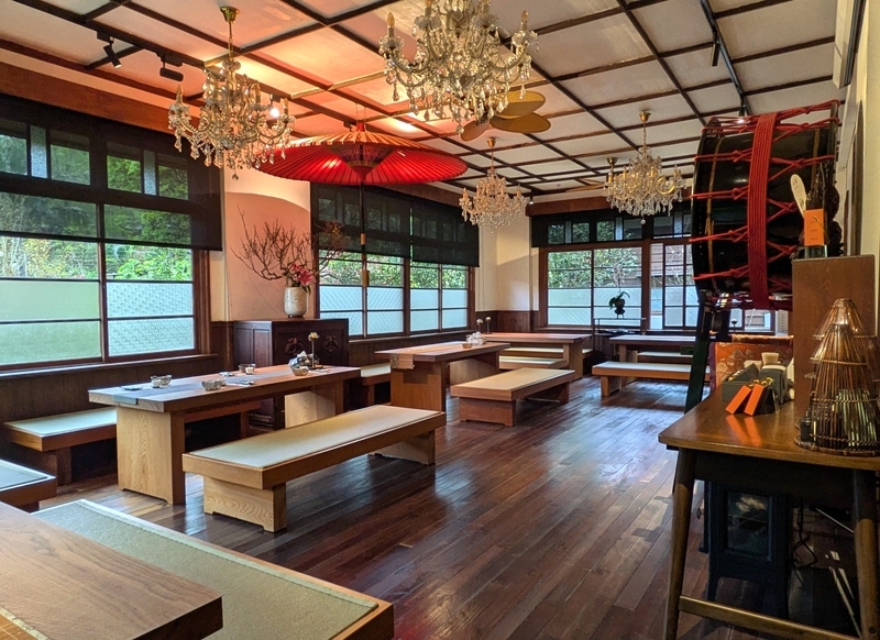 茶席や太鼓の展示があるエンターテインメントホール。