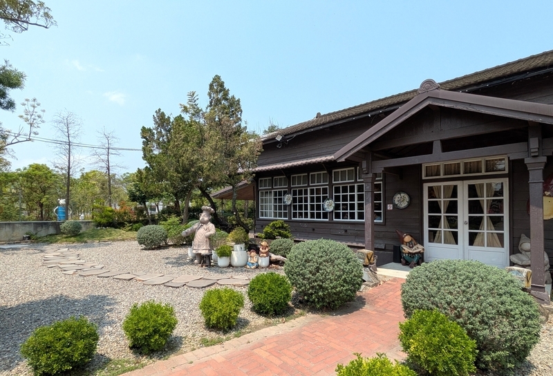 カフェレストランになっている日本式の建物。