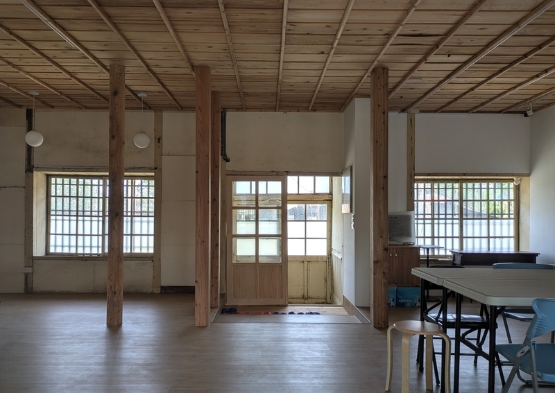 リノベされた日本家屋の室内空間。